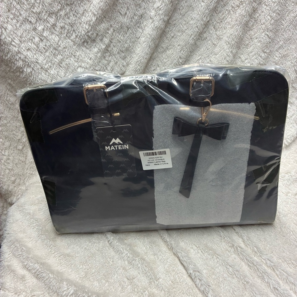 Matein Laptop Tote with USB Port AND small zippered accessory bag. - Picture 3 of 16